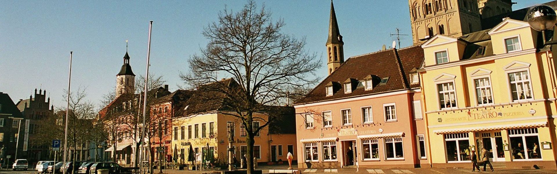 Xantener Marktplatz mit Dom St. Viktor im hintergrund