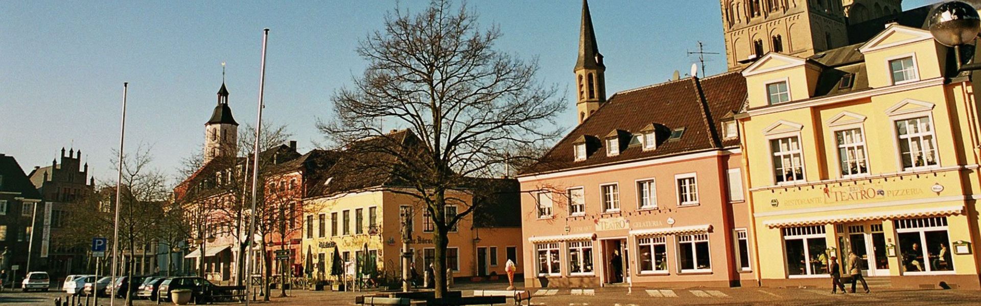 Xantener Marktplatz mit Dom St. Viktor im hintergrund