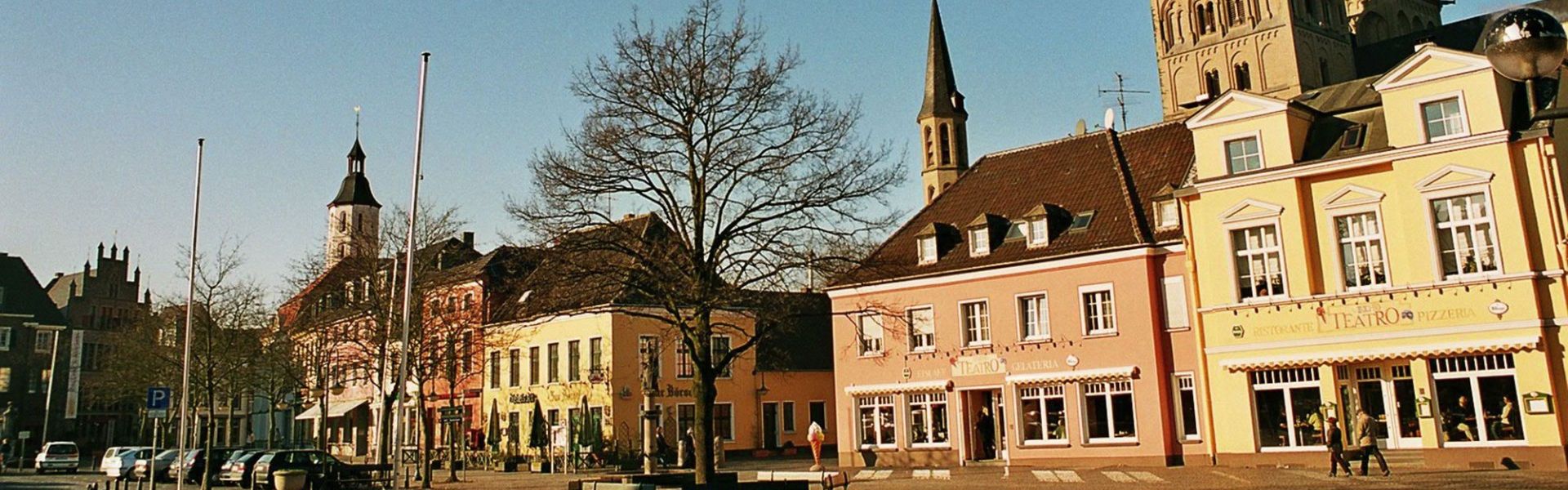 Xantener Marktplatz mit Dom St. Viktor im hintergrund