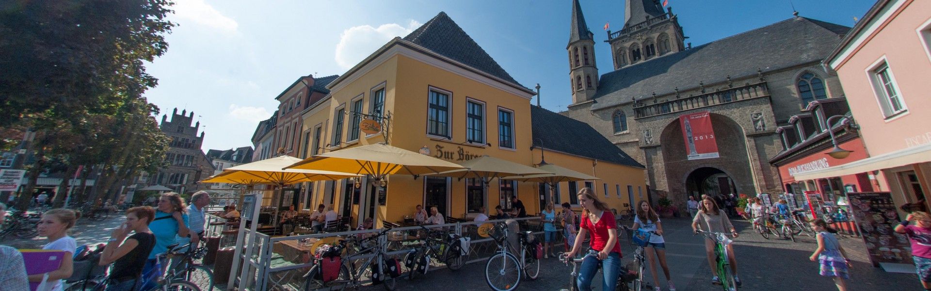 Außenansicht Restaurant Zur Börse mit St. Viktor Dom