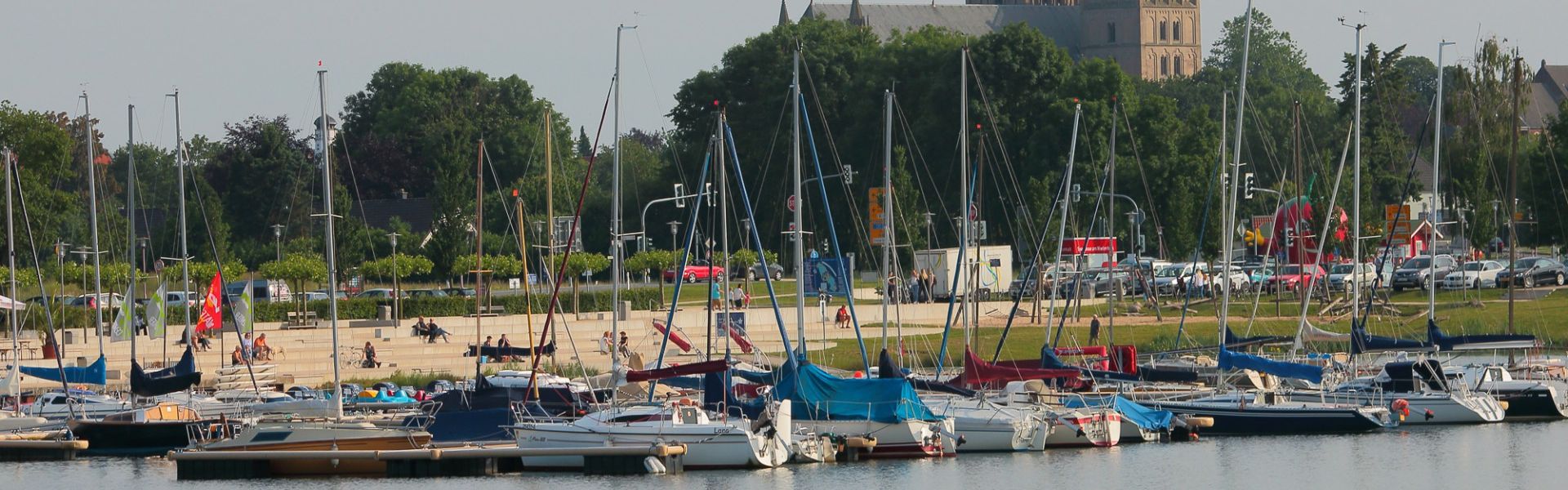 Xantener Südsee mit Blick auf St. Viktor Dom Xanten