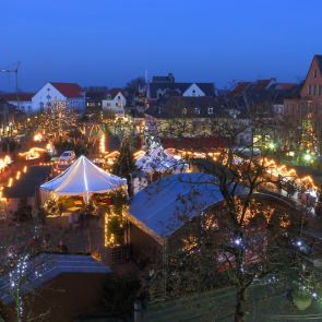 Xantener Weihnachtsmarkt in der Dämmerung