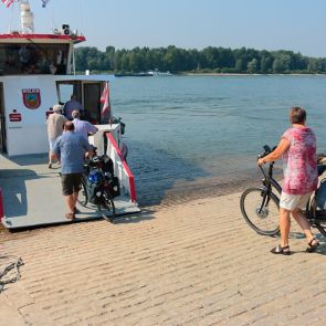 Rheinfähre Keer Tröch am Rhein