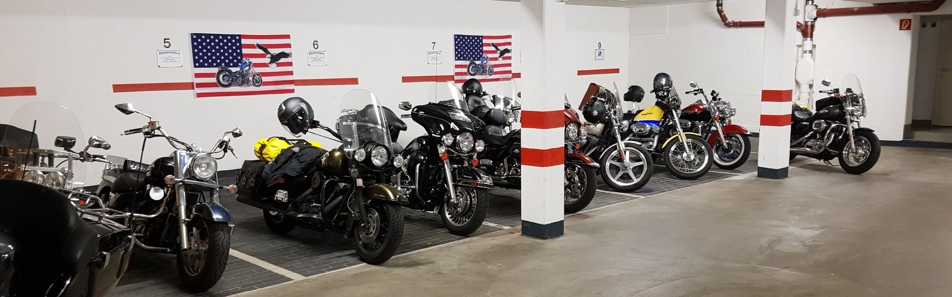 Impressionen Harleys in der Tiefgarage